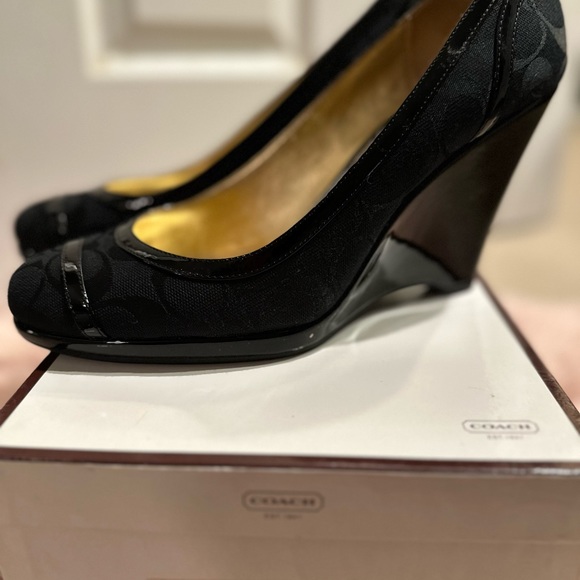 Coach Kerryann Wedges Signature C prints with patent leather trim - Picture 7 of 8